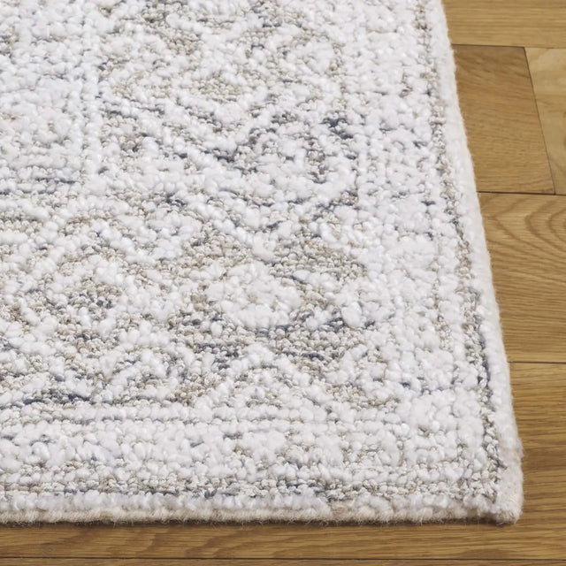 Safavieh Ebony 4'-0" x 6'-0" Rug in Taupe / Ivory