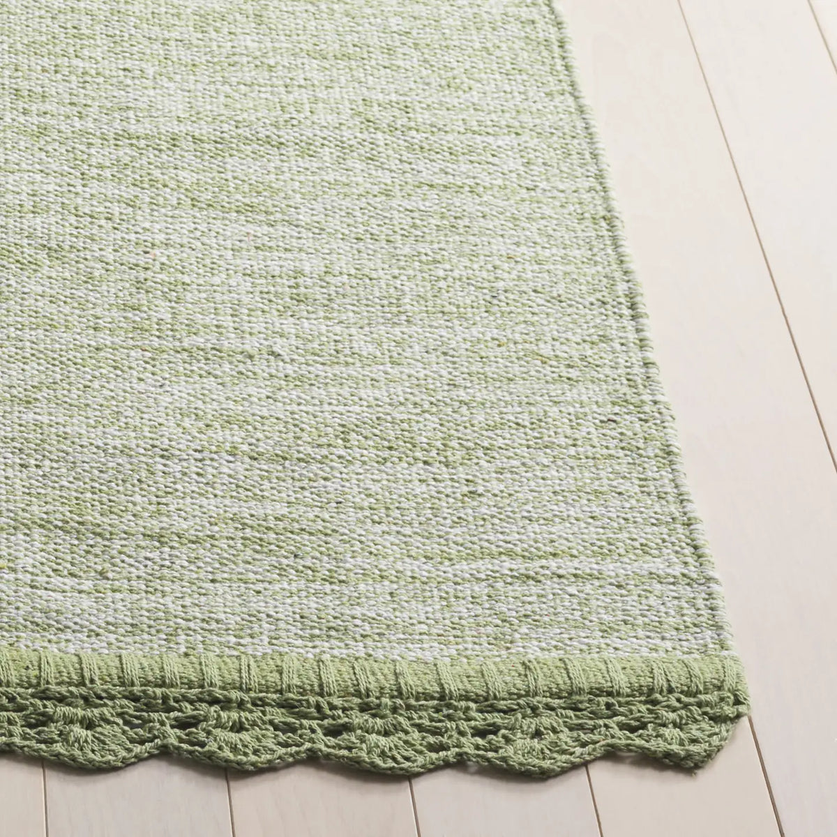 Safavieh Montauk 5'-0" x 8'-0" Rug in Green