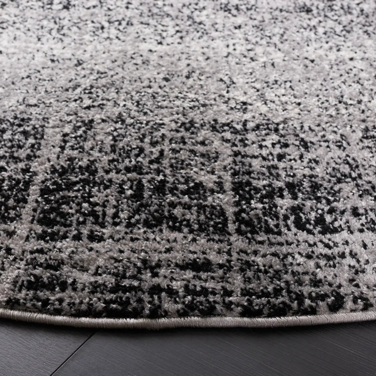 Safavieh Adirondack 6'-0" x 6'-0" Rug in Silver / Black