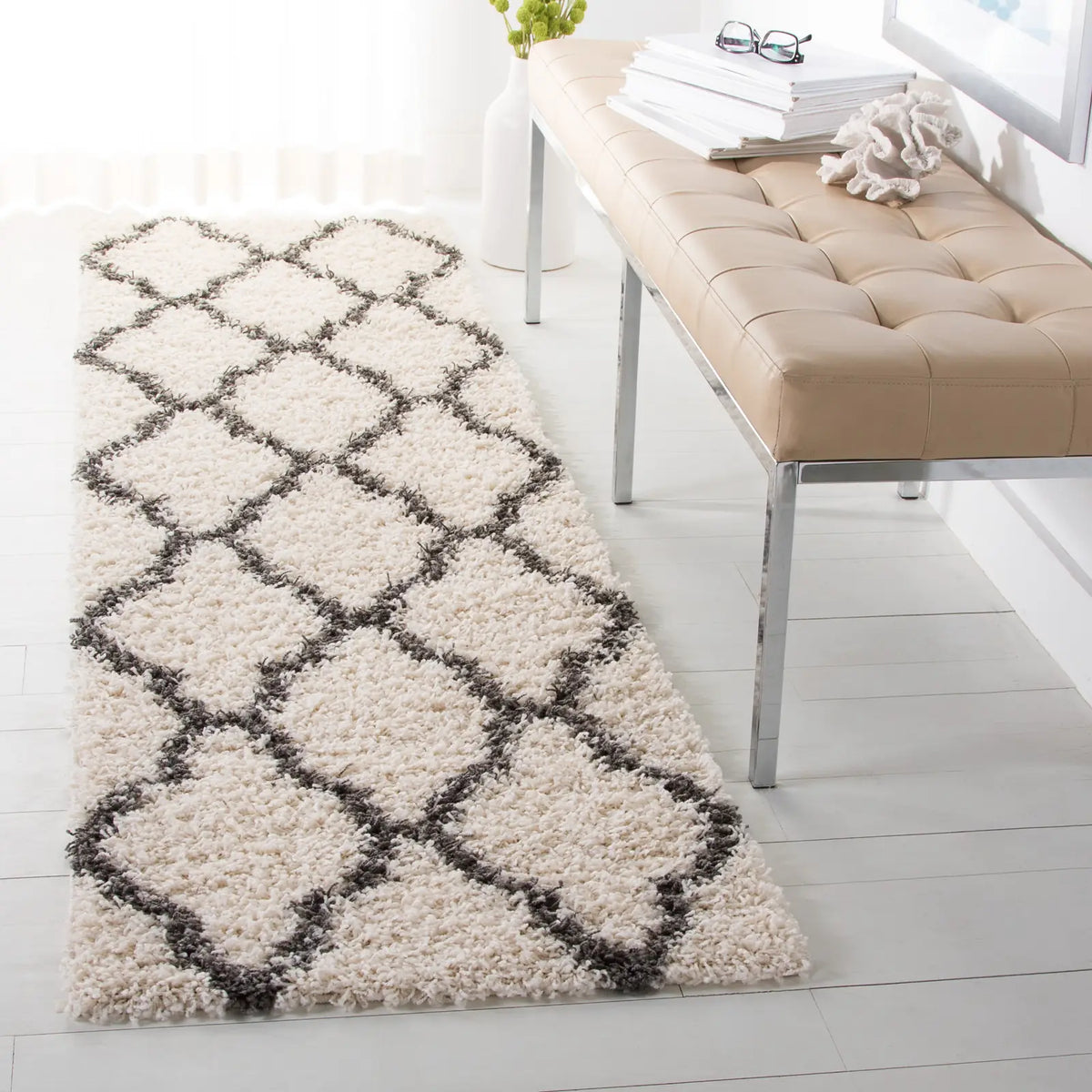Safavieh Sgd-Dallas Shag 2'-3" x 10'-0" Rug in Ivory / Dark Grey
