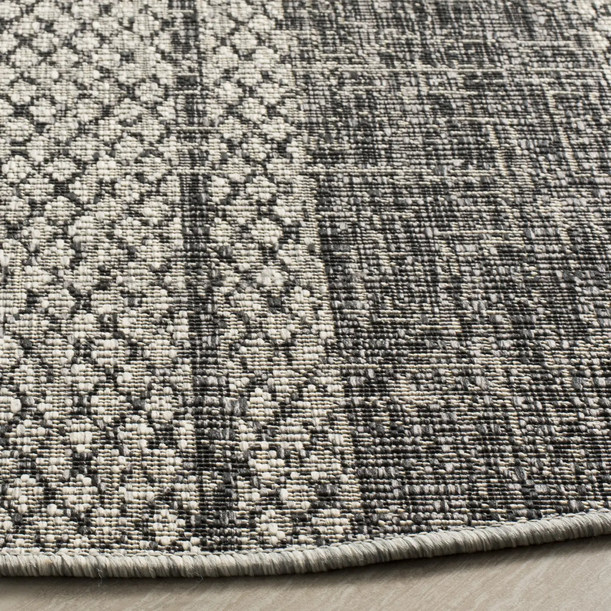 Safavieh Courtyard 6'-7" x 6'-7" Rug in Light Grey / Black
