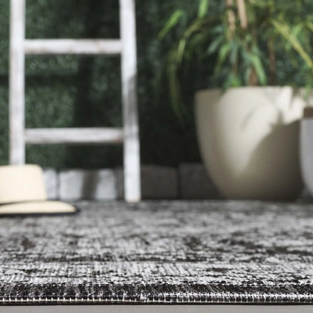 Safavieh Courtyard 5'-3" x 7'-7" Rug in Grey / Black