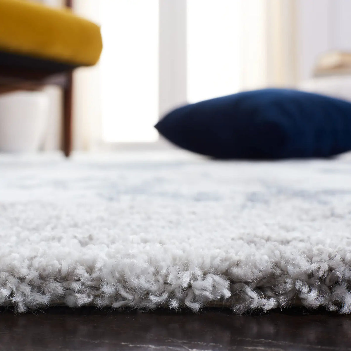 Safavieh Century 300 4'-5" x 6'-5" Rug in Grey / Blue