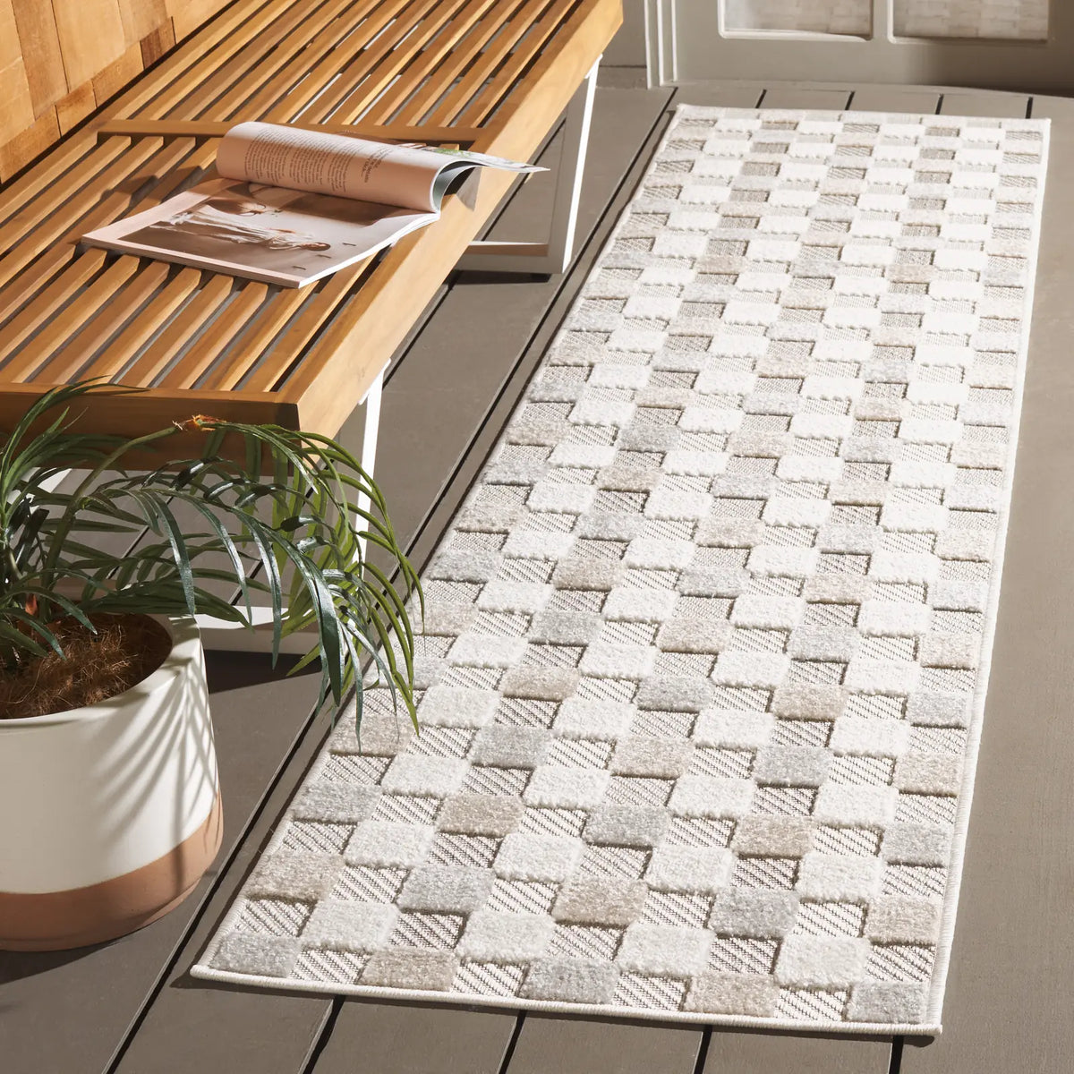 Safavieh Stella 2'-0" x 8'-0" Rug in Ivory / Grey Beige