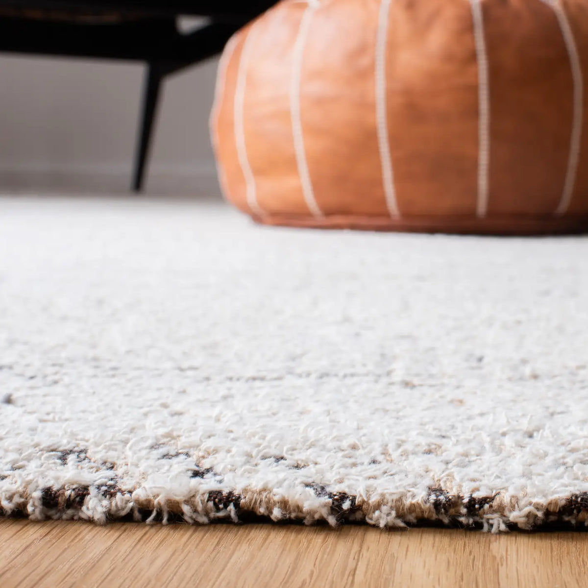 Safavieh Classic Vintage 4'-0" x 6'-0" Rug in Natural / Ivory