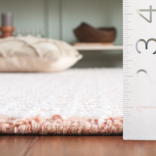 Safavieh Abstract 4'-0" x 6'-0" Rug in Ivory / Blush