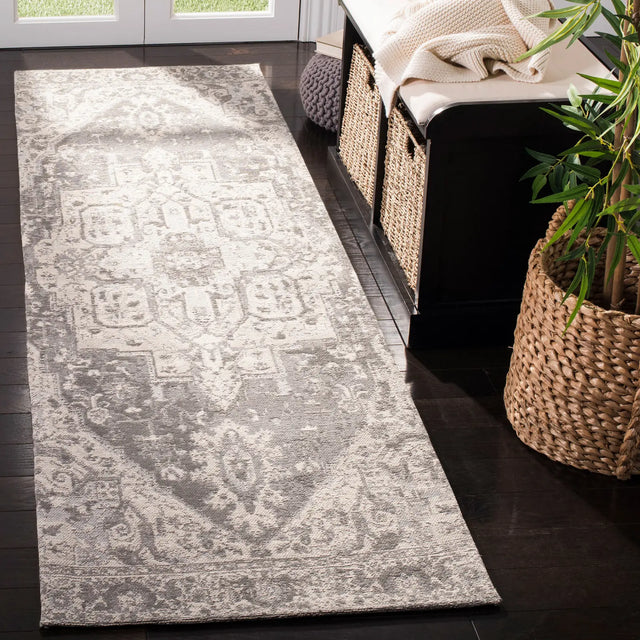 Safavieh Classic Vintage 2'-3" x 8'-0" Rug in Grey