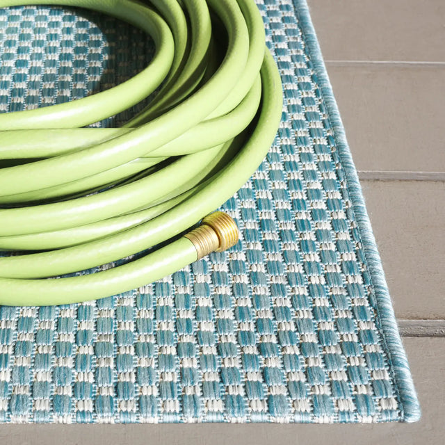 Safavieh Courtyard 4'-0" x 5'-7" Rug in Aqua / Grey