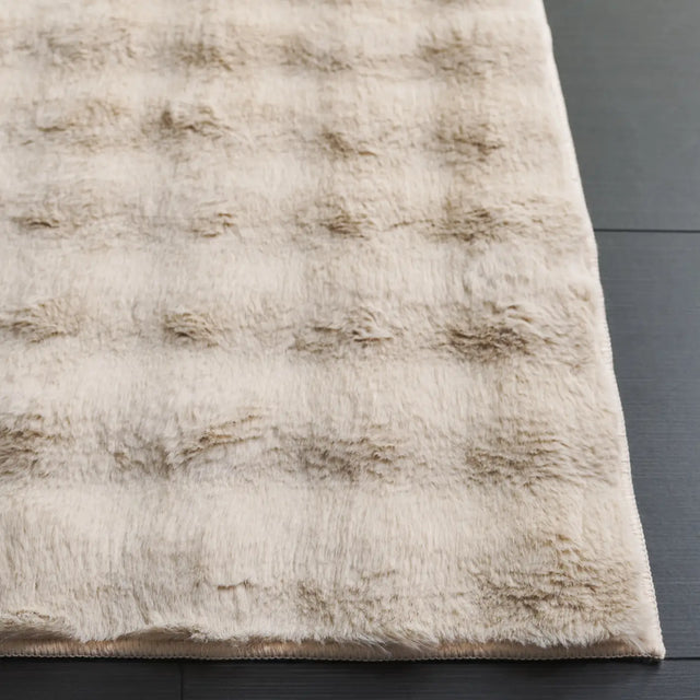 Safavieh Faux Rabbit Bubble 100 5'-0" x 7'-0" Rug in Beige