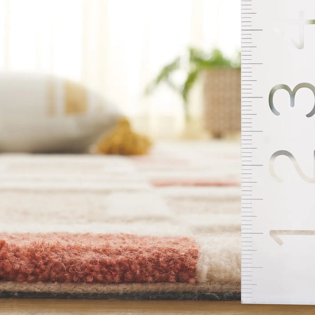 Safavieh Genre 4'-0" x 6'-0" Rug in Ivory / Beige