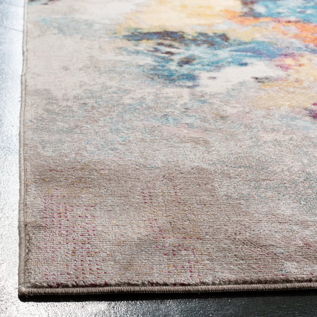 Safavieh Aria 4'-0" x 6'-0" Rug in Grey / Wine