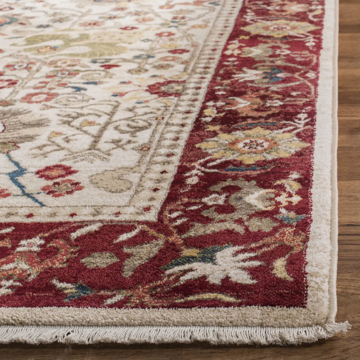 Safavieh Kashan 4'-0" x 6'-0" Rug in Ivory / Red