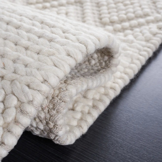 Safavieh Natura 4'-0" x 6'-0" Rug in Ivory