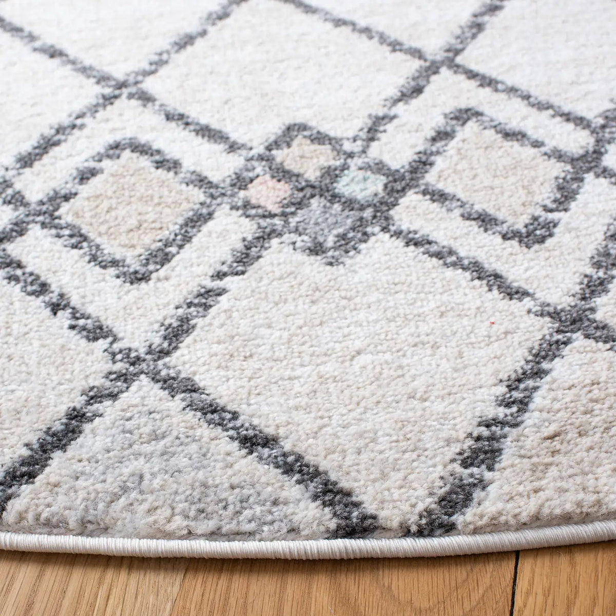 Safavieh Amsterdam 6'-7" x 6'-7" Rug in Ivory / Beige