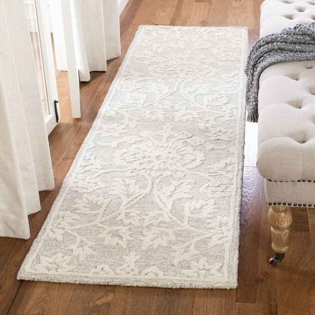 Safavieh Glamour 2'-3" x 8'-0" Rug in Beige / Ivory