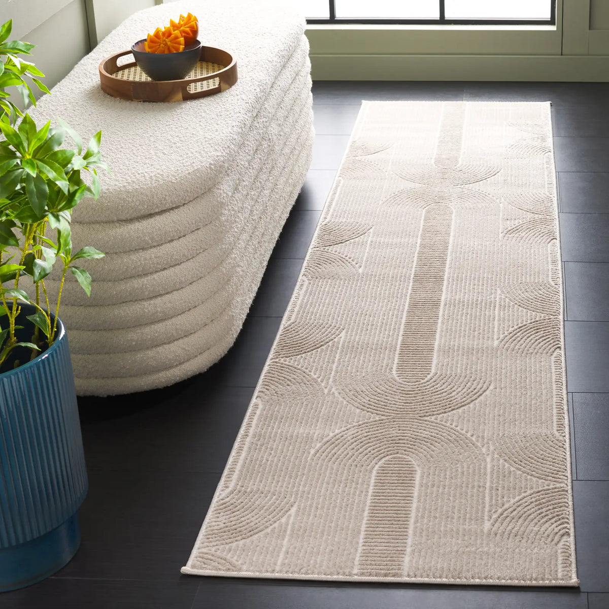 Safavieh Saylor 100 2'-0" x 8'-0" Rug in Beige