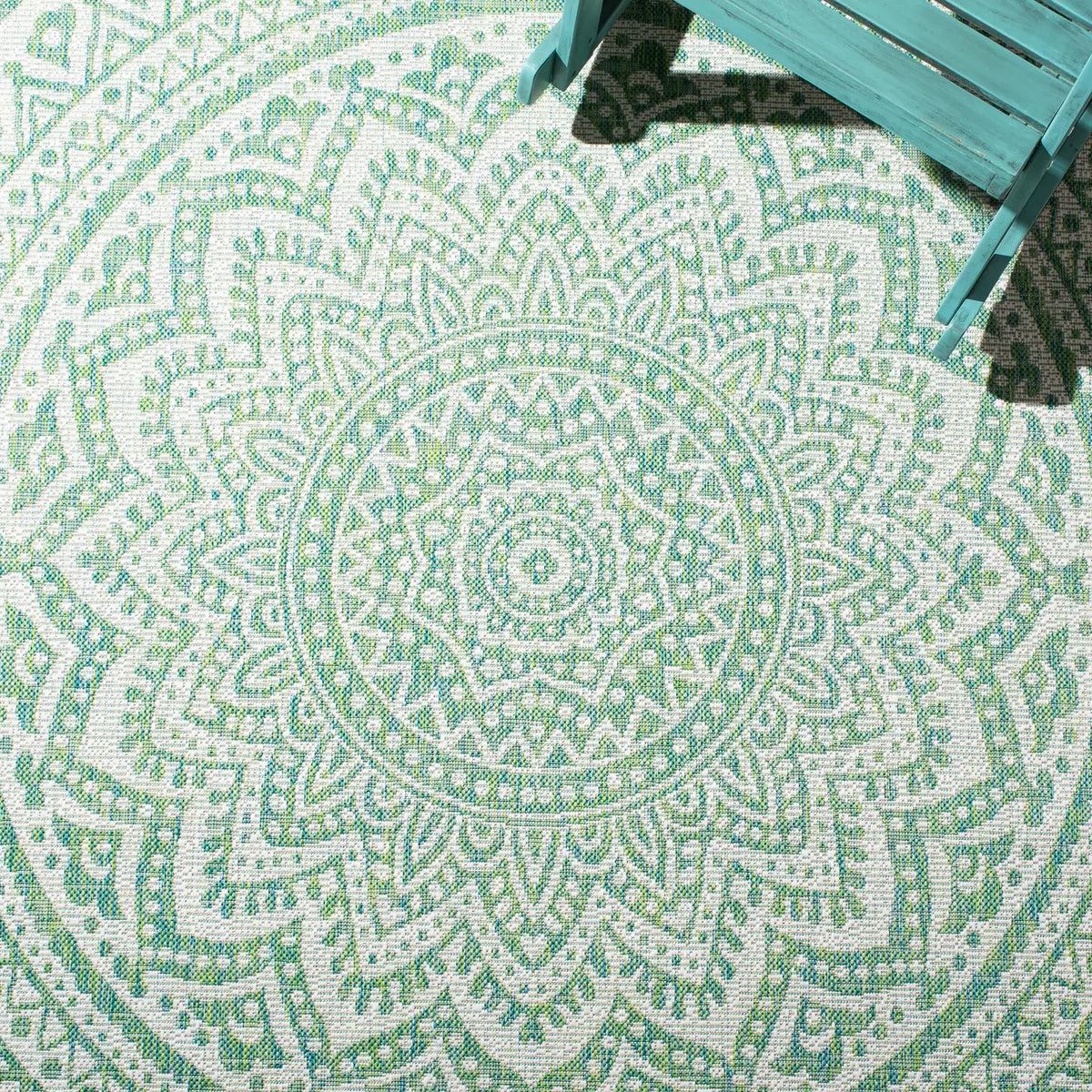 Safavieh Courtyard 4'-0" x 5'-7" Rug in Ivory / Green
