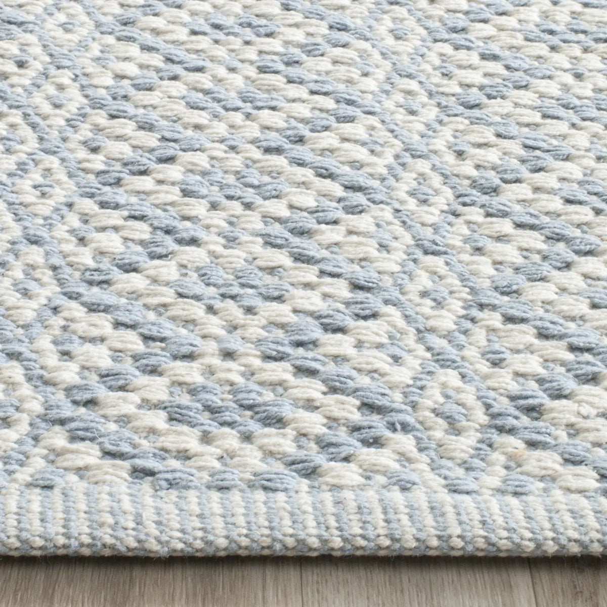Safavieh Montauk 2'-3" x 11'-0" Rug in Ivory / Light Blue