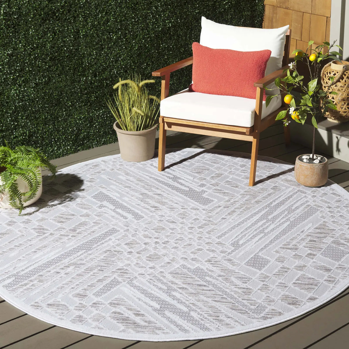 Safavieh Stella 6'-7" x 6'-7" Rug in Ivory / Beige