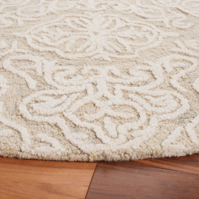 Safavieh Blossom 6'-0" x 6'-0" Rug in Silver / Ivory