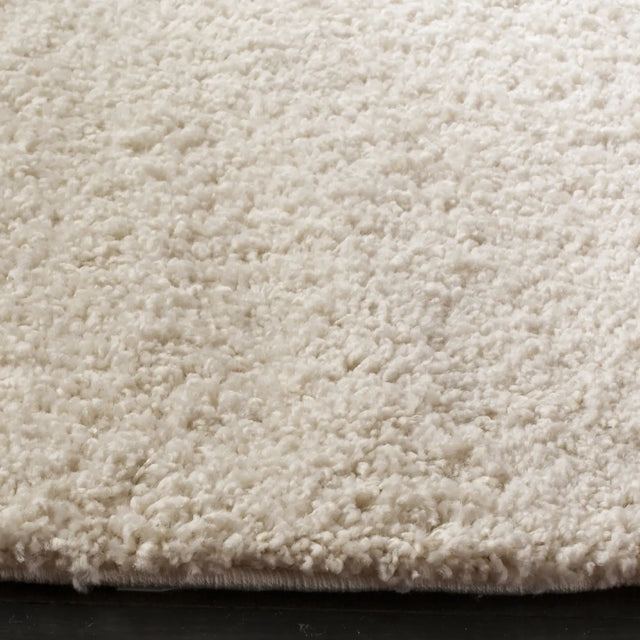 Safavieh Arizona Shag 6'-7" x 6'-7" Rug in Creme