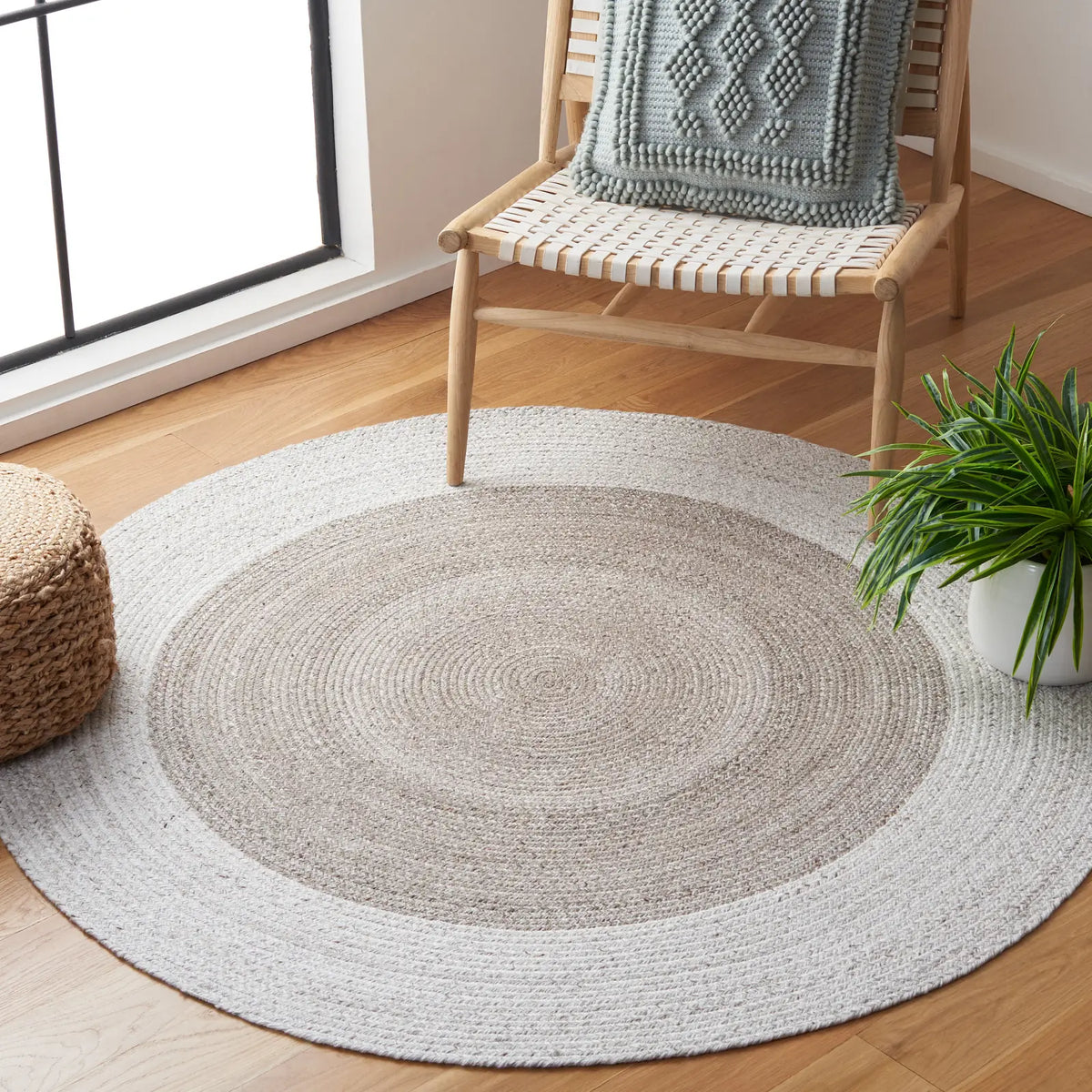 Safavieh Braided 5'-0" x 5'-0" Rug in Beige / Light Grey