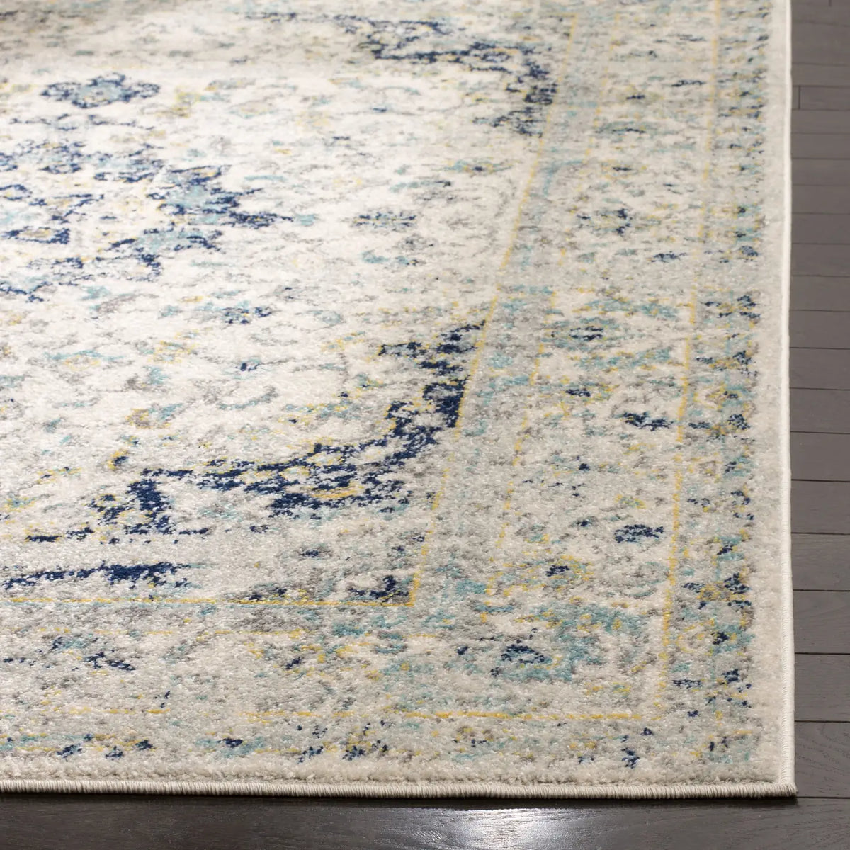 Safavieh Madison 4'-0" x 6'-0" Rug in Ivory / Blue