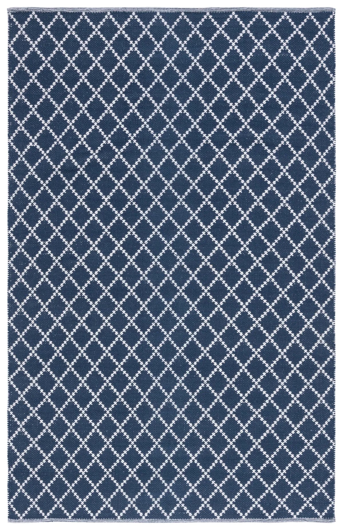 Safavieh Montauk 4'-0" x 6'-0" Rug in Navy / Ivory