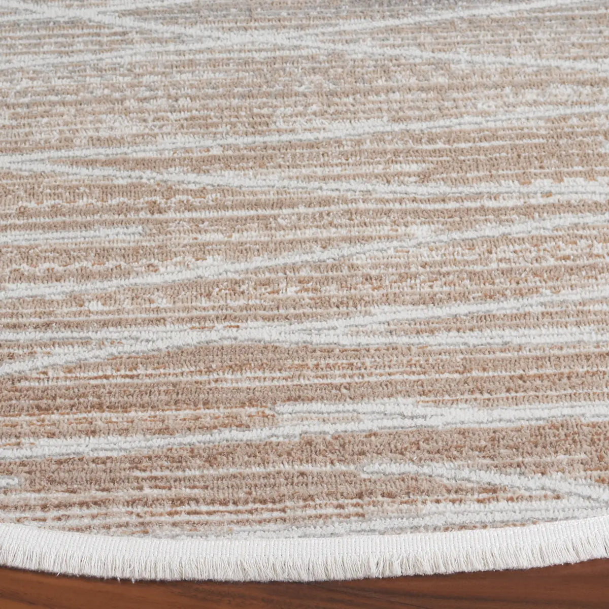 Safavieh Mila 6'-7" x 6'-7" Rug in Beige / Grey