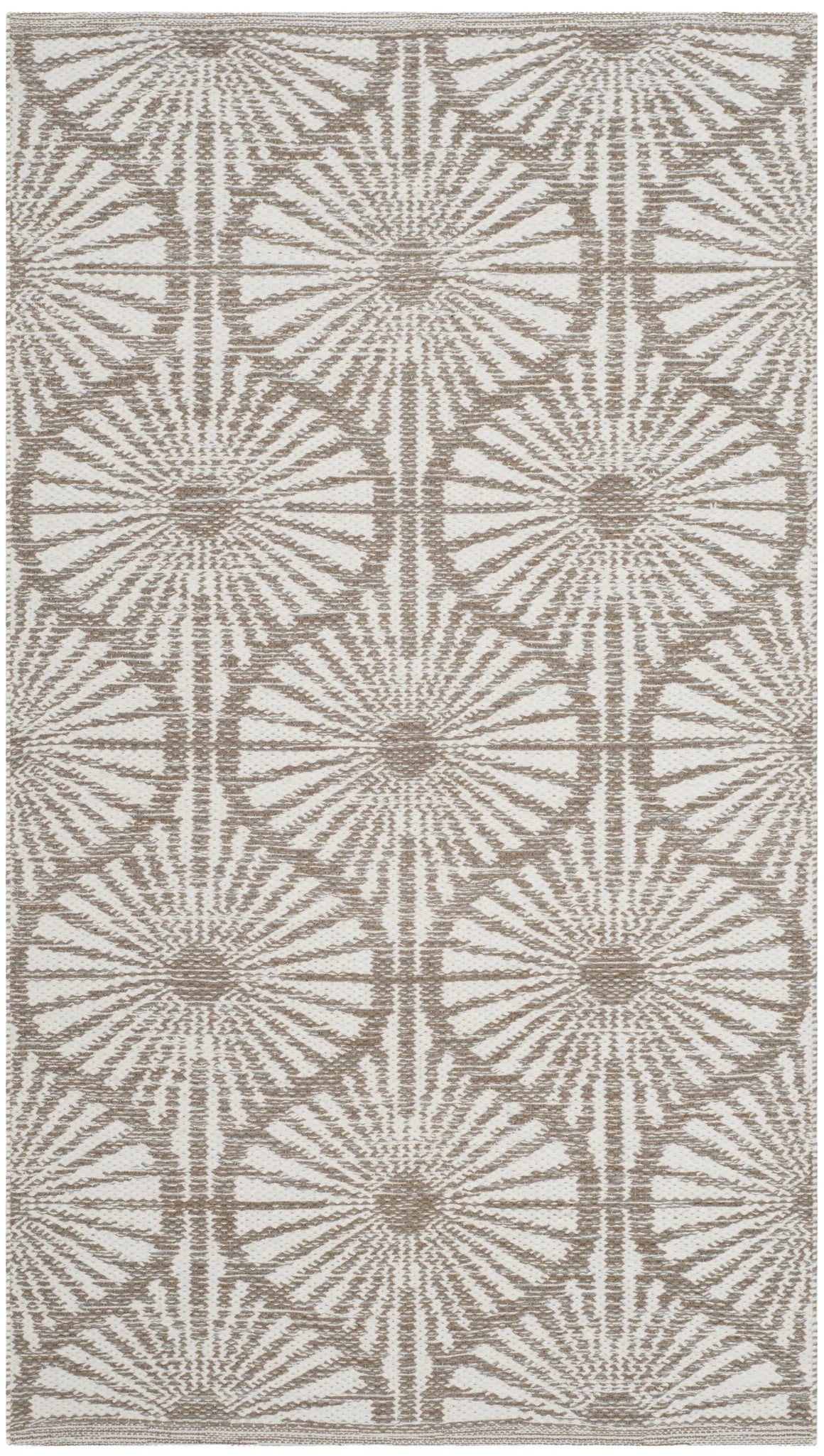 Safavieh Montauk 2'-3" x 3'-9" Rug in Beige / Ivory