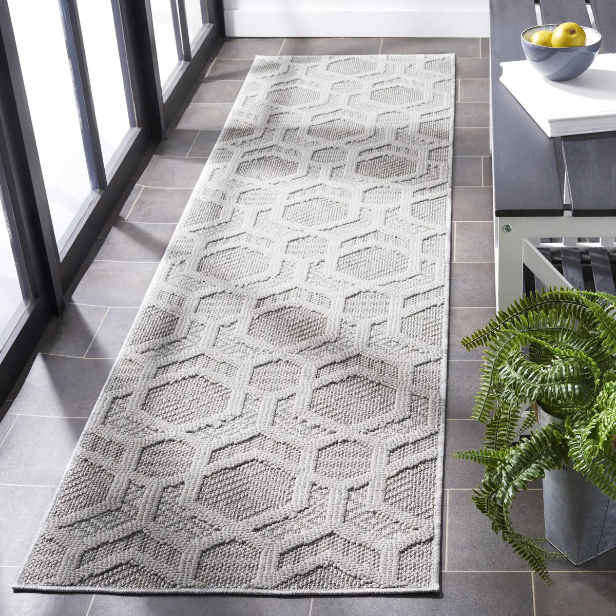 Safavieh Global 2'-2" x 8'-0" Rug in Grey / Ivory