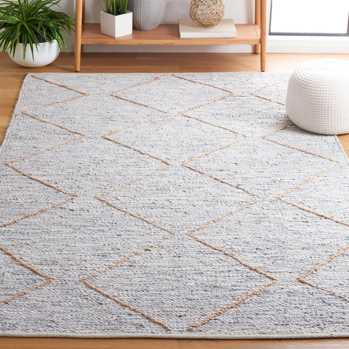 Safavieh Vintage Leather 4'-0" x 6'-0" Rug in Light Grey / Natural