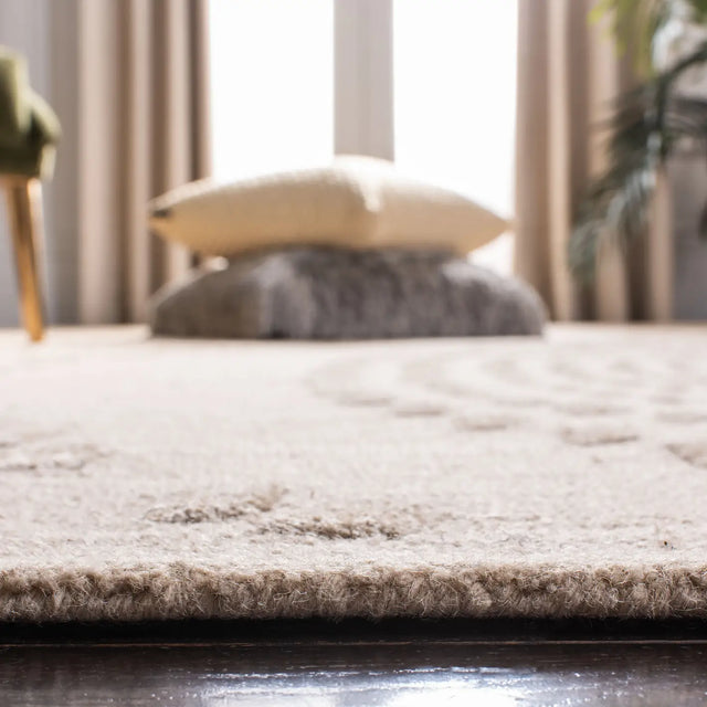 Safavieh Bella 6'-0" x 9'-0" Rug in Sand / Brown