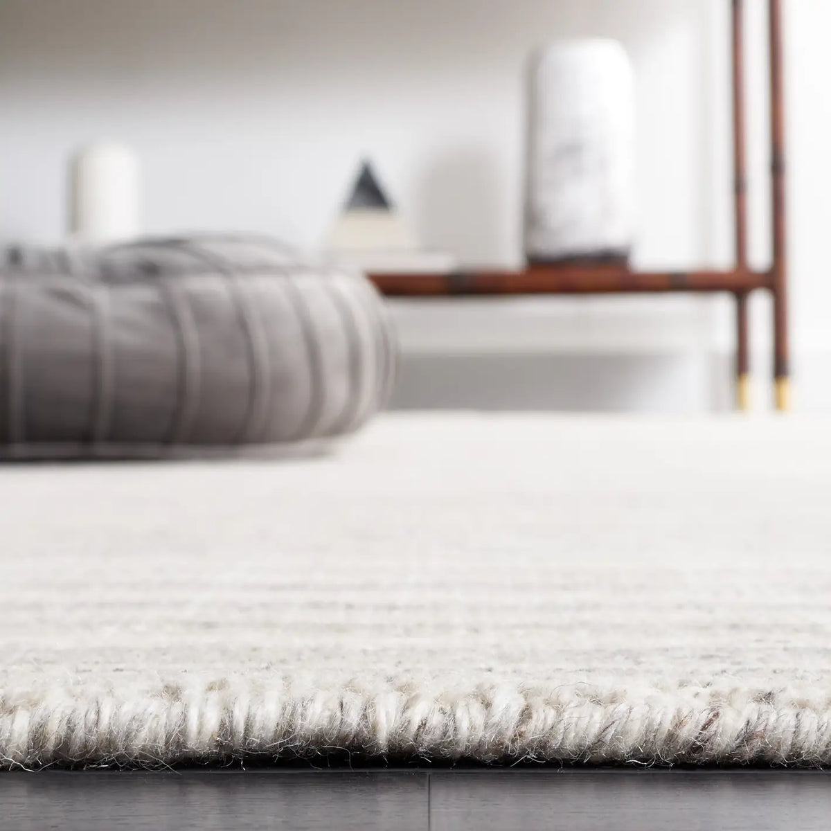 Safavieh Mirage 4'-0" x 6'-0" Rug in Ivory / Grey