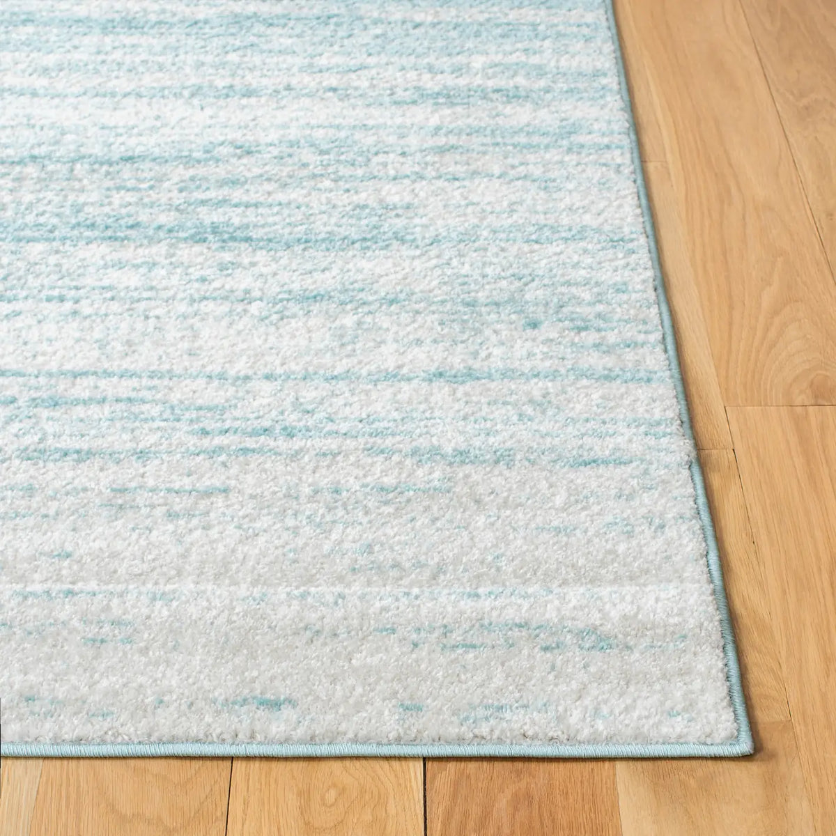 Safavieh Adirondack 4'-5" x 6'-5" Rug in Aqua / Ivory