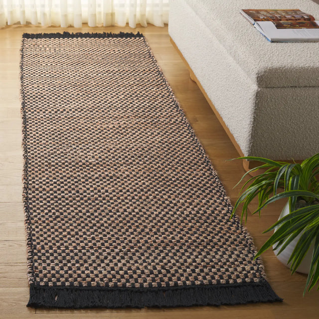 Safavieh Montauk 2'-3" x 8'-0" Rug in Natural / Black