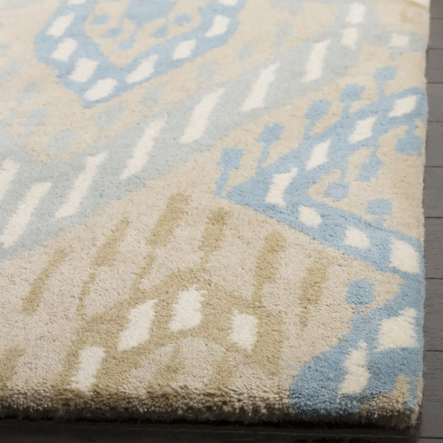 Safavieh Wyndham 5'-0" x 8'-0" Rug in Blue / Ivory