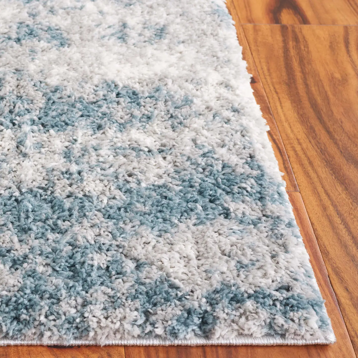 Safavieh Berber Shag 4'-5" x 6'-5" Rug in Ivory / Blue