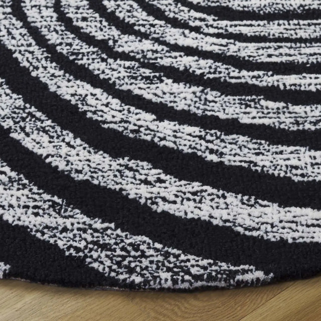 Safavieh Novelty 3'-0" x 3'-0" Rug in Black / Ivory