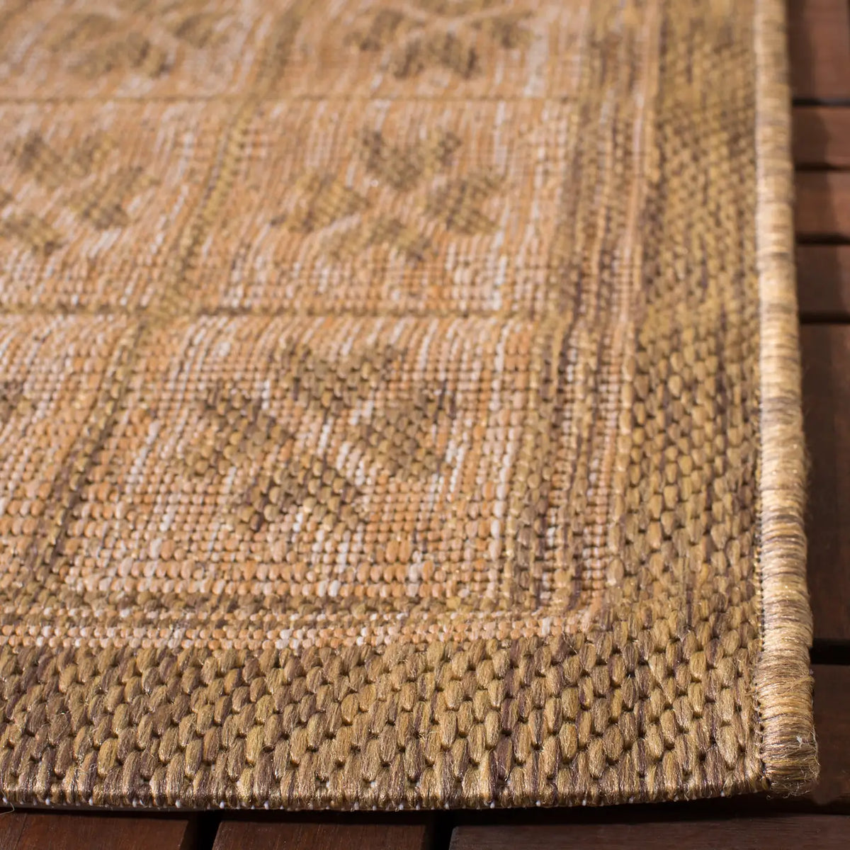 Safavieh Courtyard 4'-0" x 5'-7" Rug in Gold / Natural