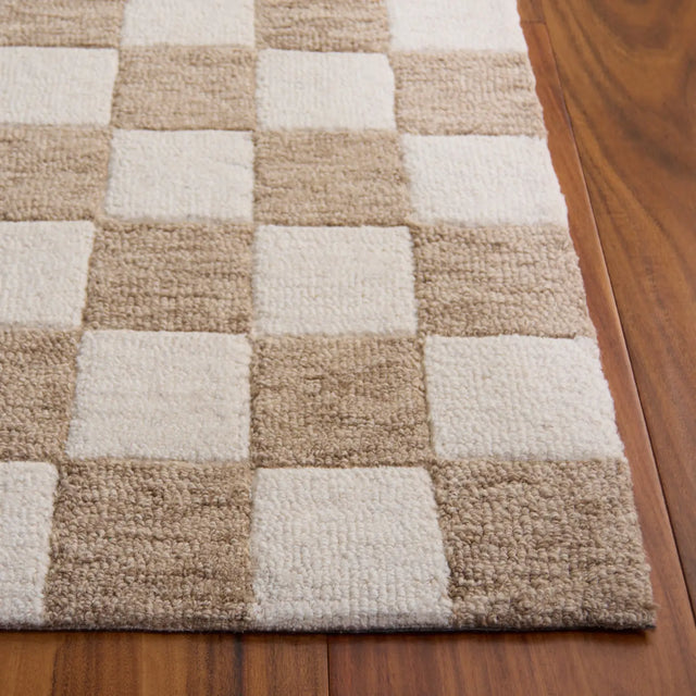 Safavieh Ebony 4'-0" x 6'-0" Rug in Brown / Ivory