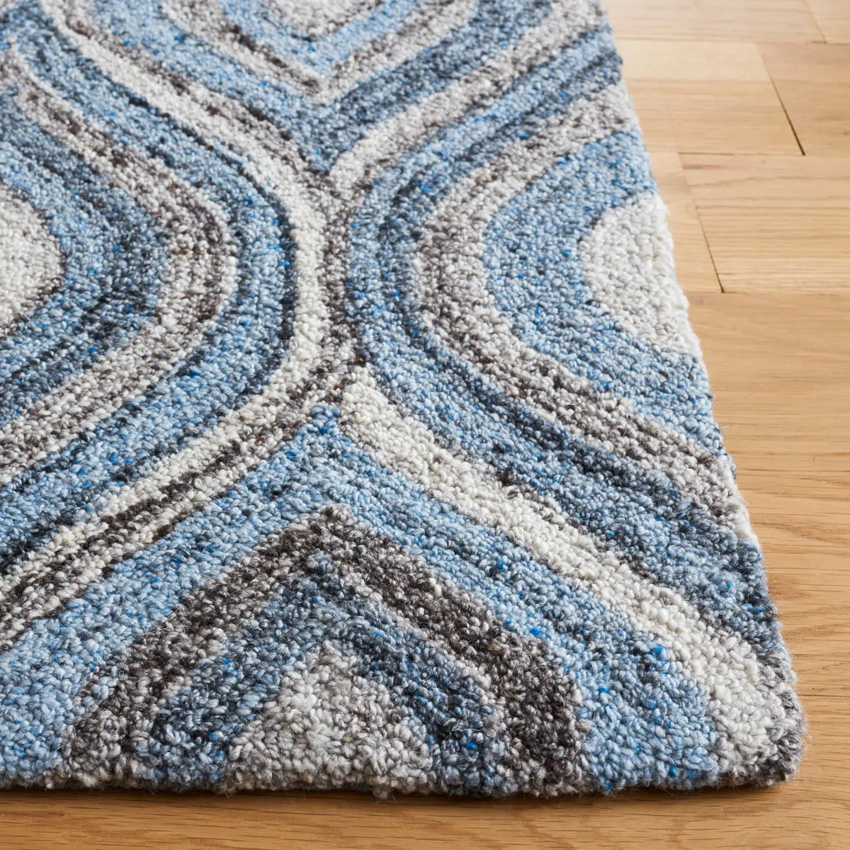 Safavieh Abstract 4'-0" x 6'-0" Rug in Grey / Blue