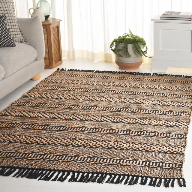 Safavieh Natural Fiber 5'-0" x 8'-0" Rug in Natural / Black