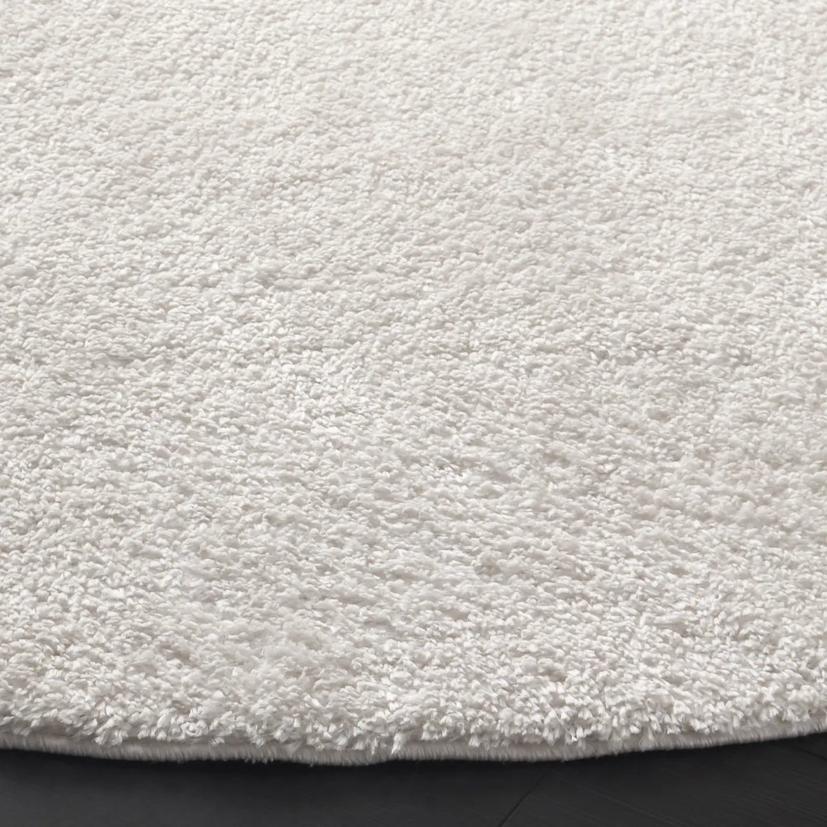 Safavieh Penelope Shag 6'-7" x 6'-7" Rug in Ivory