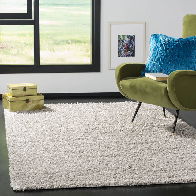 Safavieh Sga-Athens Shag 4'-0" x 6'-0" Rug in Silver