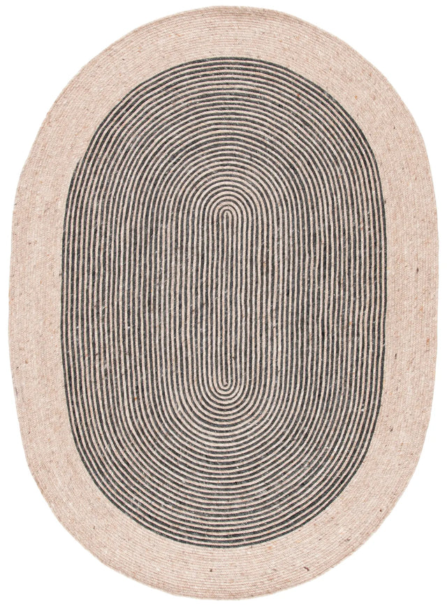 Safavieh Braided 5'-0" x 7'-0" Rug in Beige / Black