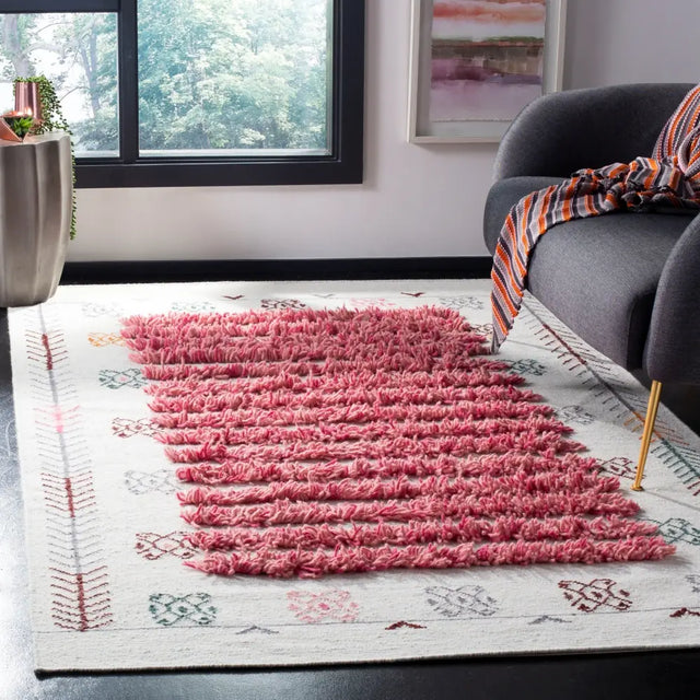 Safavieh Kenya 6'-0" x 9'-0" Rug in Ivory / Pink