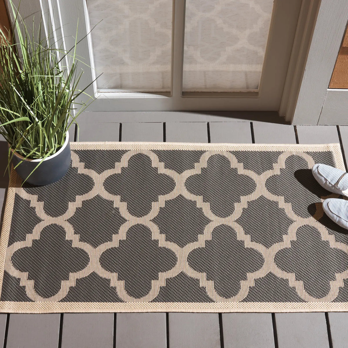Safavieh Courtyard 2'-0" x 3'-7" Rug in Grey / Beige
