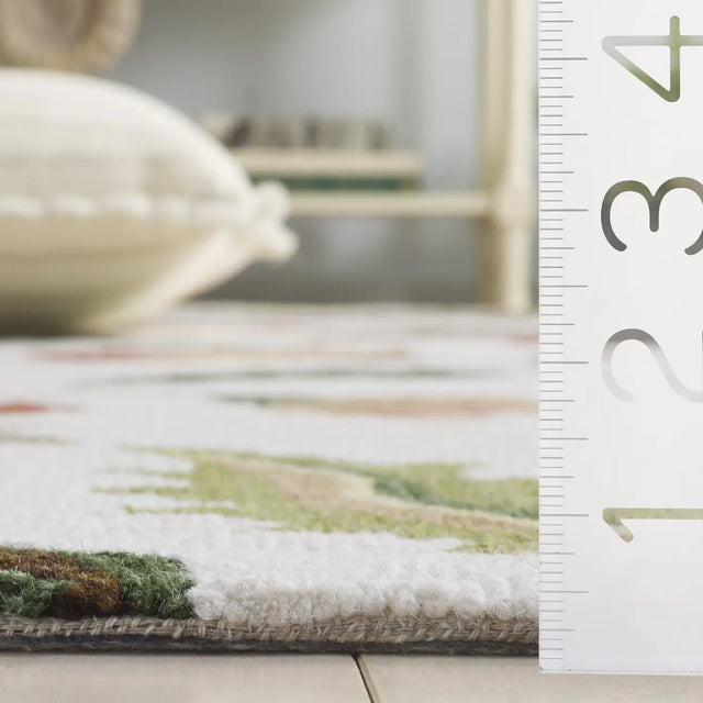 Safavieh Jardin 4'-0" x 6'-0" Rug in Ivory / Green