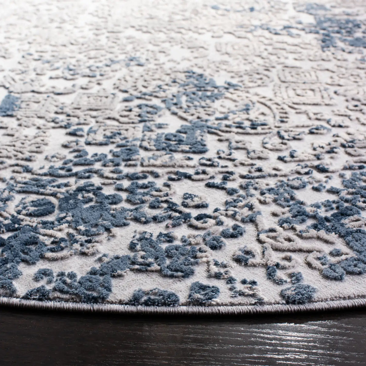 Safavieh Invista 6'-7" x 6'-7" Rug in Grey / Ivory